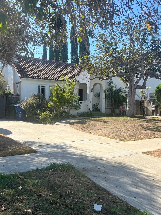 property at 1224 S Hudson Ave