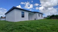 3703 33rd St SW in Lehigh Acres, FL - Foto de edificio - Building Photo