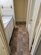 16902 SE Division St in Portland, OR - Foto de edificio - Building Photo