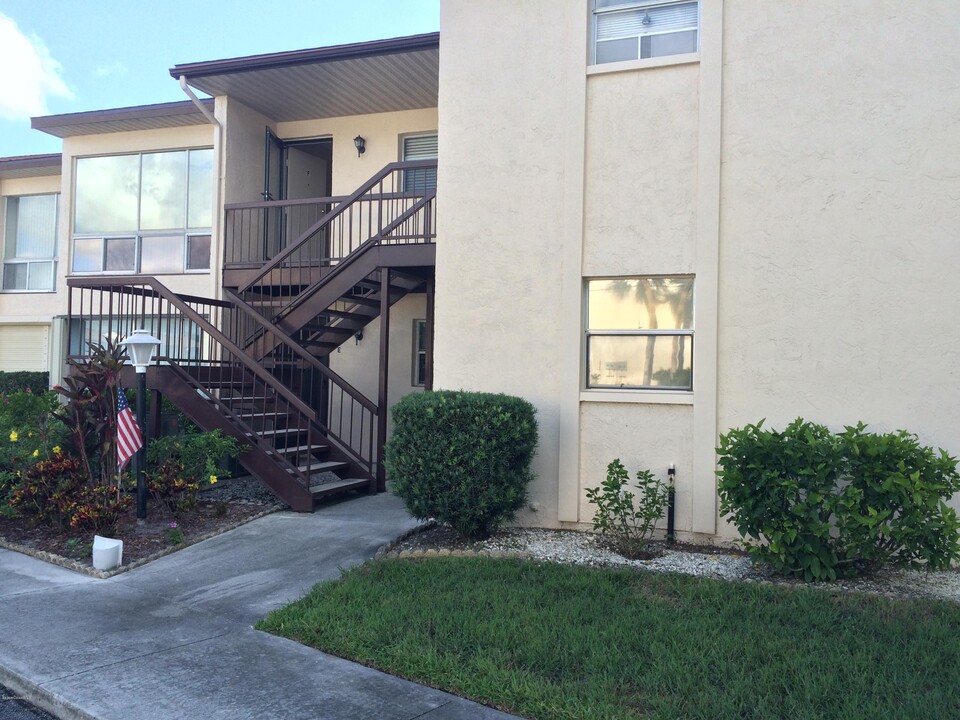 2501 Sand Trap Ln in Melbourne, FL - Building Photo