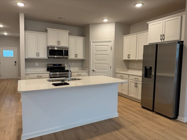 200 Shangrila Wy in Meridianville, AL - Building Photo - Building Photo
