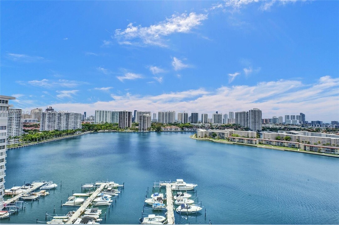 18041 Biscayne Blvd, Unit 1802 in Aventura, FL - Building Photo