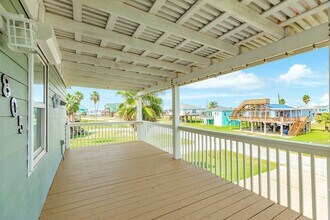 805 Seashell Dr in Freeport, TX - Building Photo - Building Photo