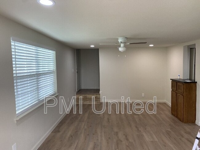 1100 E Hickory St in Denton, TX - Building Photo - Building Photo