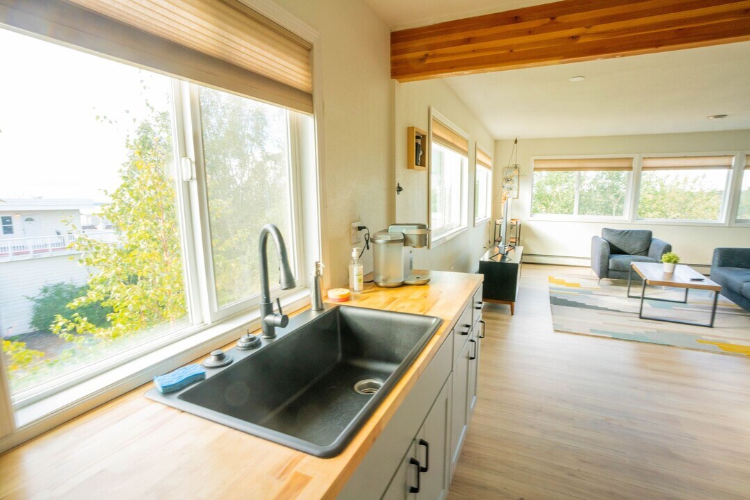 341 E 2nd Ct-Unit -4 in Anchorage, AK - Building Photo