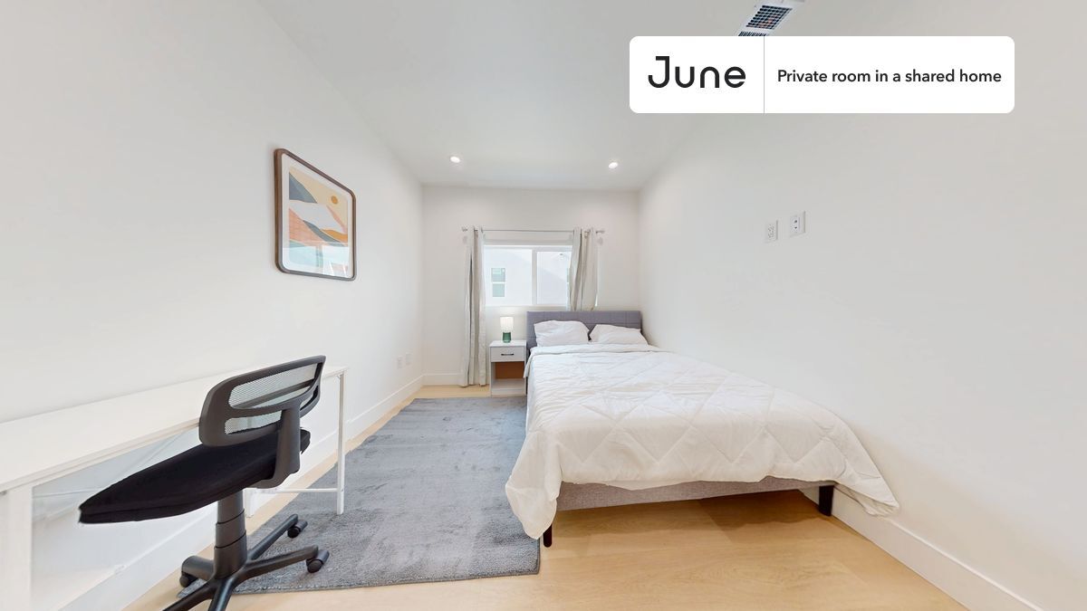 Private bedroom in 5 bed/4 bath Home in Los Angeles, CA - Building Photo