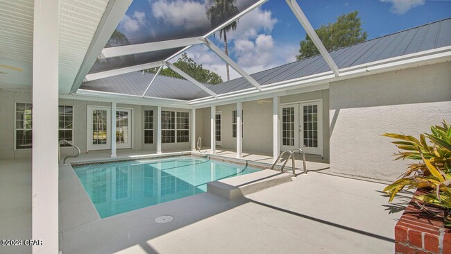 property at 104 Colony Harbour Rd