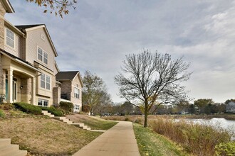 5502 Cambridge Way in Hanover Park, IL - Building Photo - Building Photo