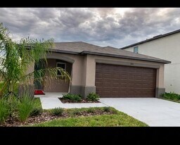 584 Royal Empress Dr in Ruskin, FL - Building Photo