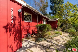 2524 Laurel Pass Ave in Los Angeles, CA - Building Photo - Building Photo