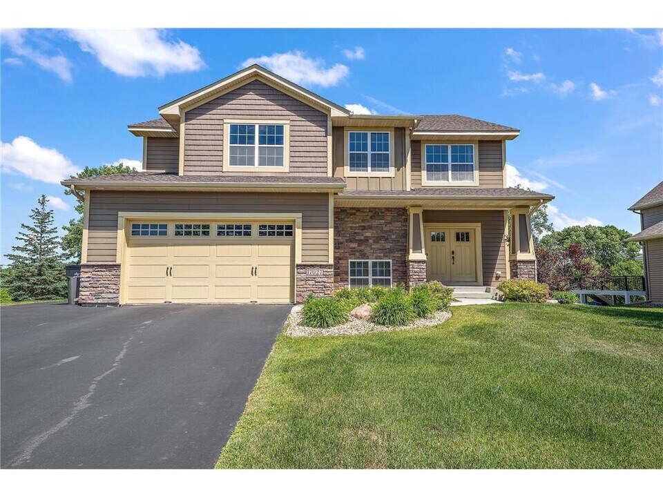 17027 W 62nd St in Eden Prairie, MN - Building Photo