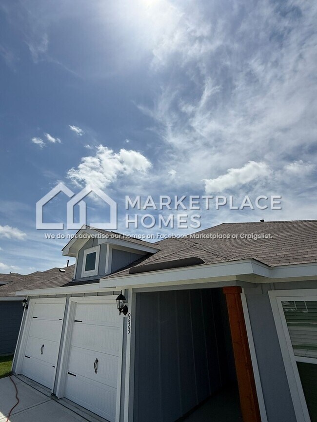 933 Burlington Ave in Fort Worth, TX - Building Photo - Building Photo