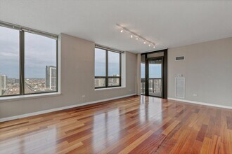 400 N La Salle Dr in Chicago, IL - Building Photo - Building Photo