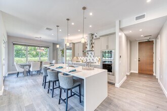 6166 N Scottsdale Rd in Paradise Valley, AZ - Building Photo - Building Photo