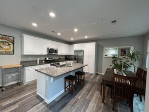 1065 Sea Glass Wy in San Diego, CA - Building Photo - Building Photo