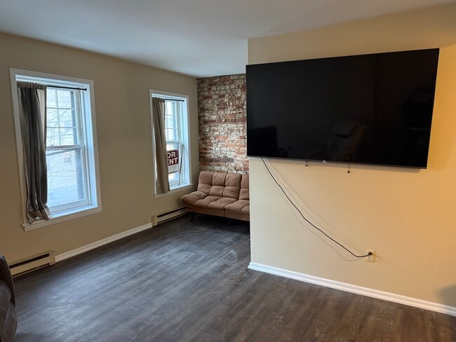 377 Hudson Ave, Unit 377 Hudson Avenue - 2nd F in Albany, NY - Building Photo - Building Photo