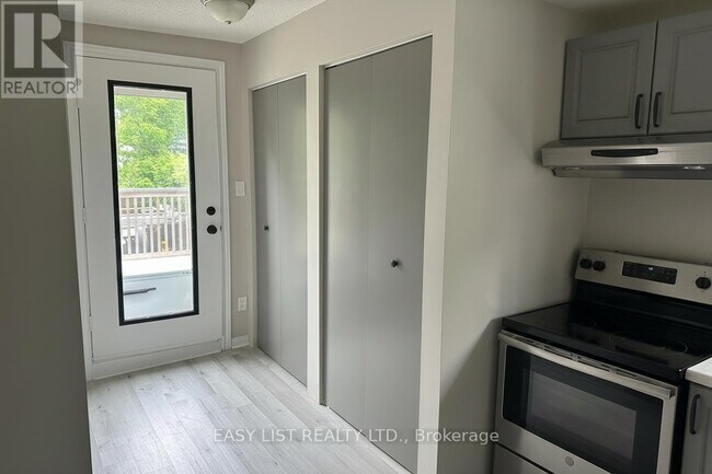 598 N Lake Rd in Richmond Hill, ON - Building Photo - Building Photo