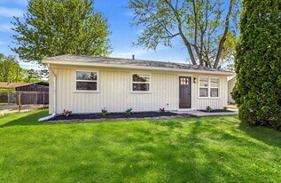 4624 E Indian Trail in Louisville, KY - Building Photo