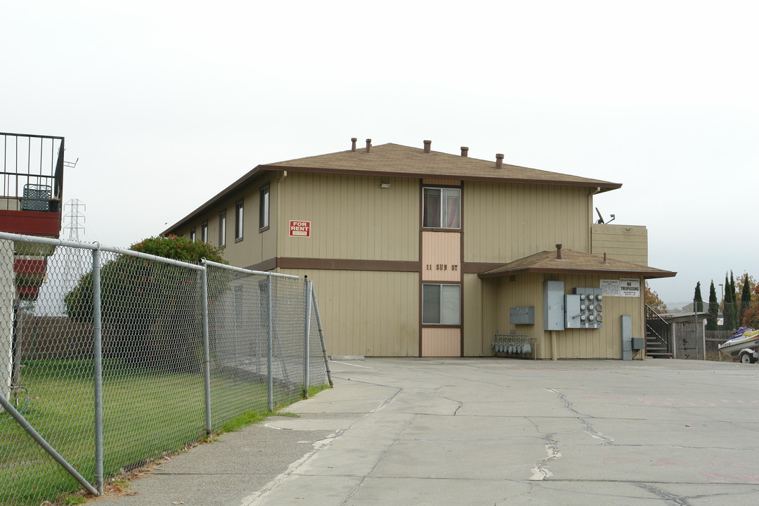 11 Sun St in Salinas, CA - Foto de edificio