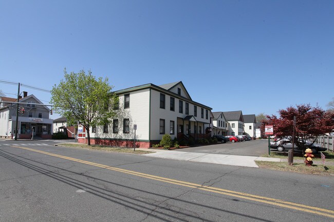 319-341 N Colony Rd in Wallingford, CT - Foto de edificio - Building Photo