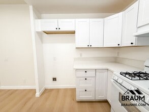 11459 Collins St in Los Angeles, CA - Building Photo - Building Photo
