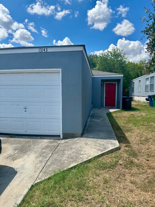 13143 Independence Ave in San Antonio, TX - Building Photo