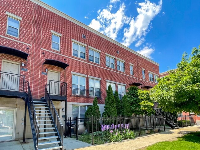 property at 757 W Evergreen Ave