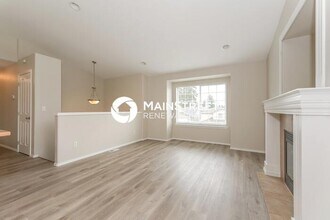 1417 200th St Ct E in Spanaway, WA - Foto de edificio - Building Photo