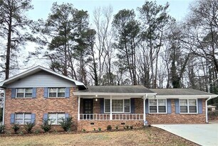 6593 Katie Ln in Morrow, GA - Building Photo