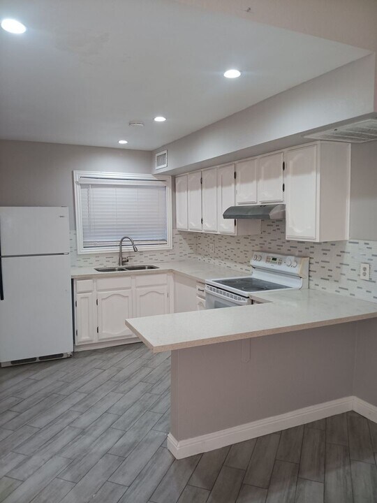 5136 Gray Ln in Las Vegas, NV - Building Photo
