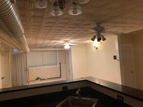 2105 N Charles St, Unit Unit 1 in Baltimore, MD - Building Photo - Building Photo