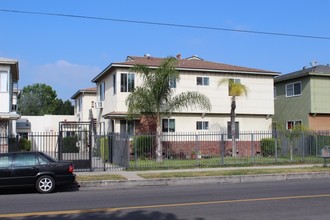 6949 Fulton Ave in North Hollywood, CA - Building Photo - Building Photo