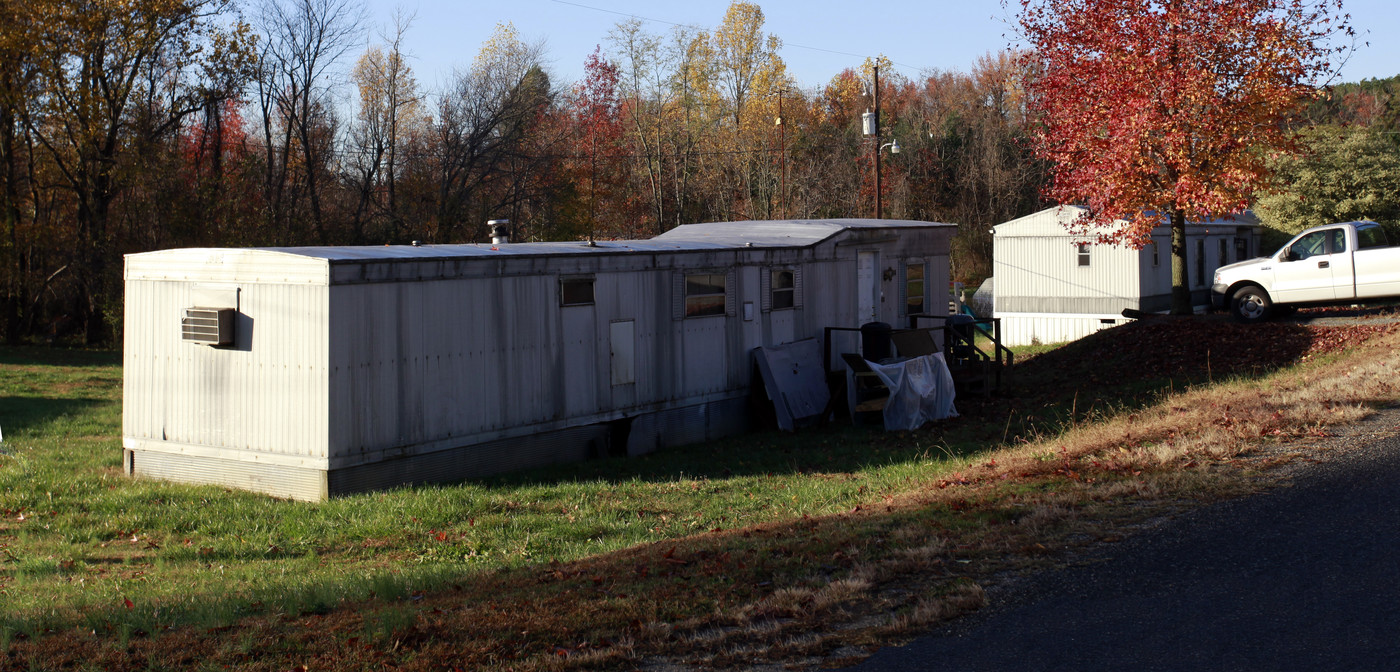 4006 White Hall Rd in King George, VA - Building Photo