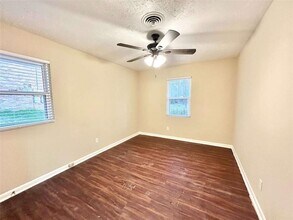 6450 Raymond Dr in Union City, GA - Building Photo - Building Photo