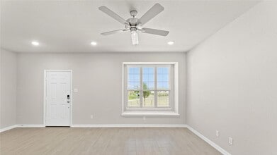 3716 Paradise Way in Sherman, TX - Foto de edificio - Building Photo