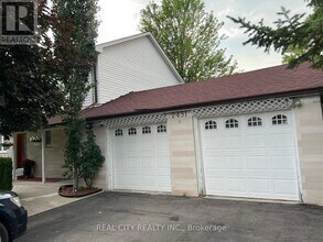 2451 Loanne Dr in Mississauga, ON - Building Photo - Building Photo