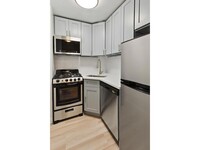 321 E 48th St, Unit 1C in New York, NY - Building Photo - Building Photo