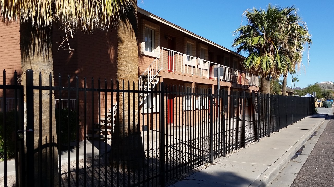 Mountain View Apartments in Phoenix, AZ - Building Photo