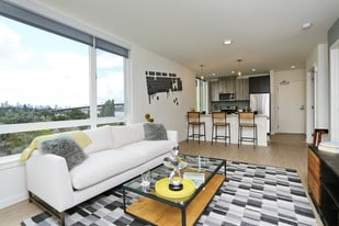 Augusta Apartments in Seattle, WA - Building Photo