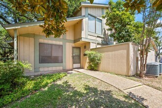 901 Silver Quail Ln in Austin, TX - Building Photo - Building Photo