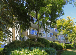 Cameo Terrace in White Rock, BC - Building Photo - Building Photo