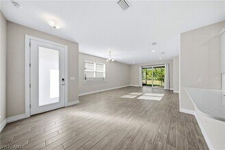 1059 Enbrook Lp in Naples, FL - Building Photo - Building Photo