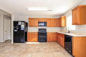 2081 E Paso Fino Dr in San Tan Valley, AZ - Foto de edificio - Building Photo