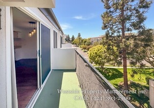 8163 Redlands St in Los Angeles, CA - Building Photo - Building Photo