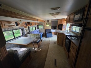 185 Dogwood Rd in Candler, NC - Foto de edificio - Building Photo