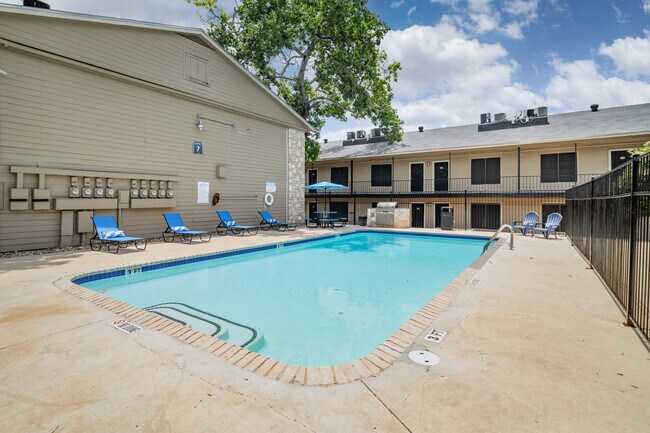 Calypso Apartments in San Antonio, TX - Building Photo - Building Photo