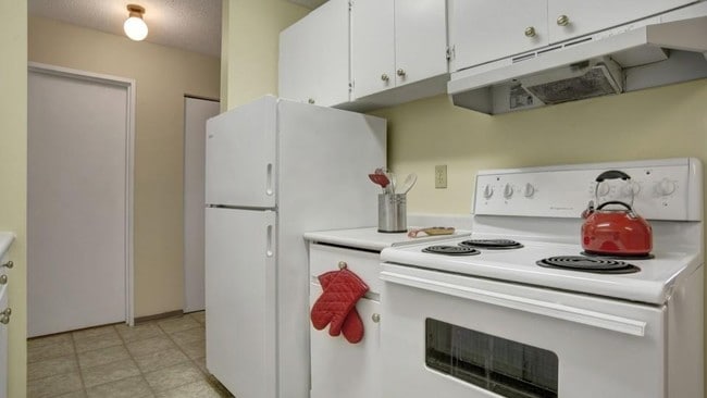 Tamaron Square in Prince Albert, SK - Building Photo - Interior Photo