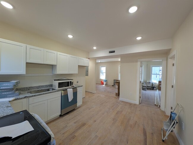 5 Lowell Cir, Unit 1