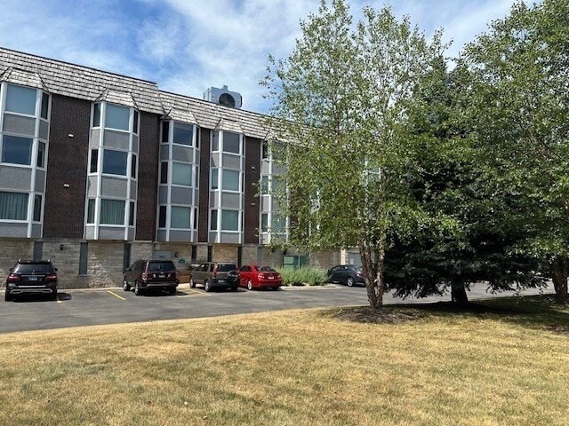 2500 Archbury Ln in Park Ridge, IL - Building Photo - Building Photo