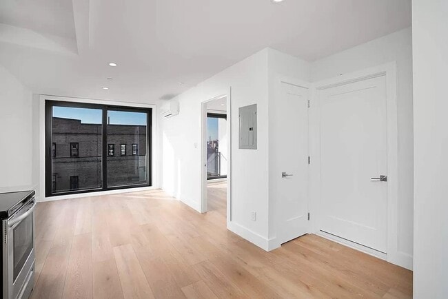 23-33 Astoria Blvd in Queens, NY - Building Photo - Building Photo